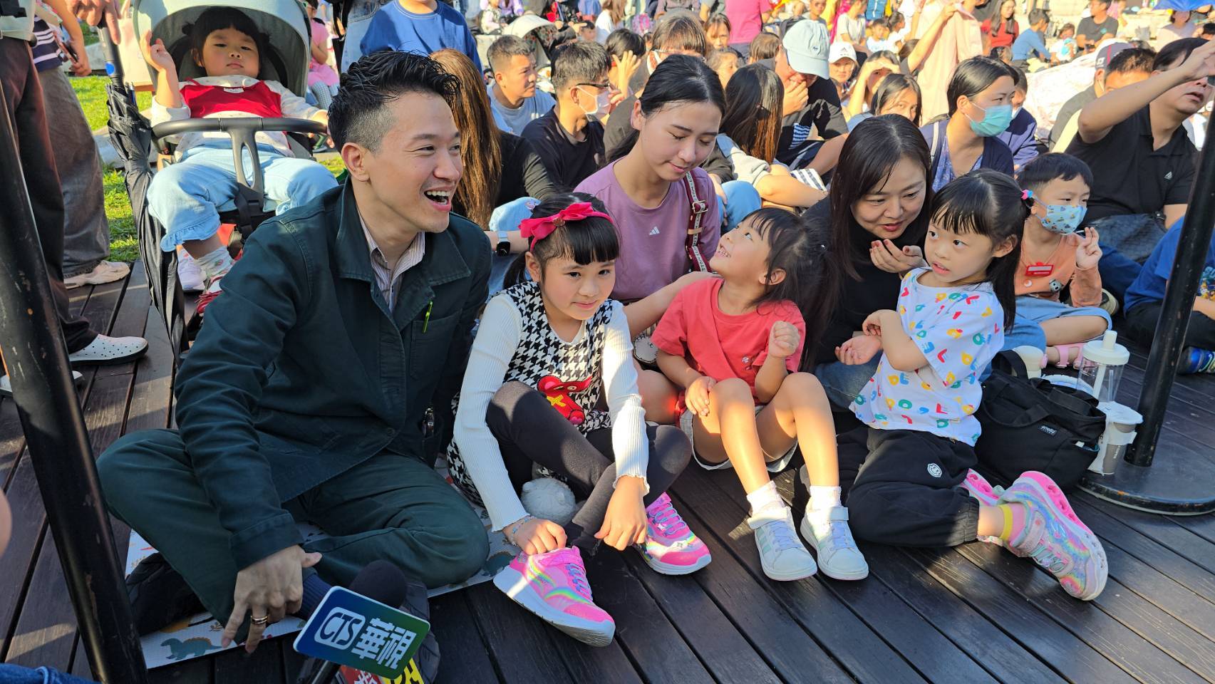 上千家庭齊聚桃園HO幸福派對 何志偉：從出生到上大學，國家陪你養