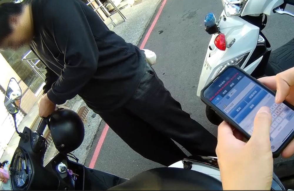 機車騎士涉逆向　疑毒駕拒測恐罰18萬元吊銷駕照吊扣車牌