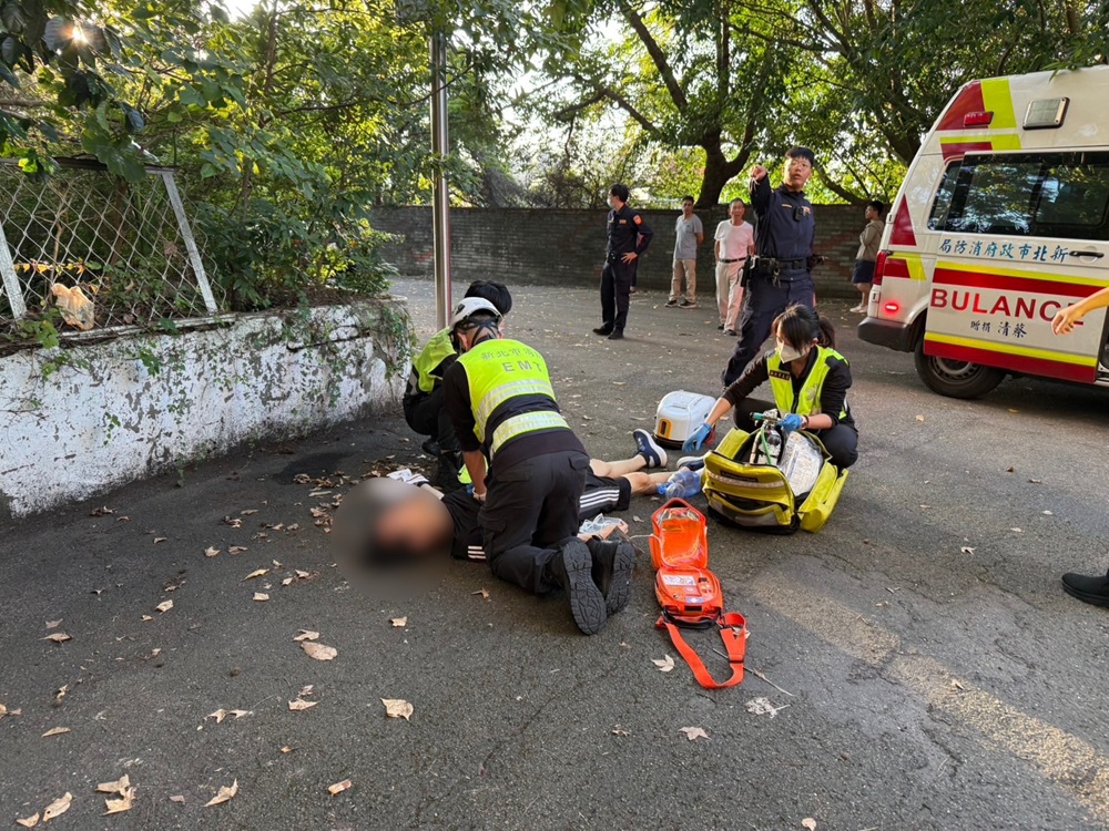 CPR不停歇開道不耽誤　警急救倒地男成功挽回生命
