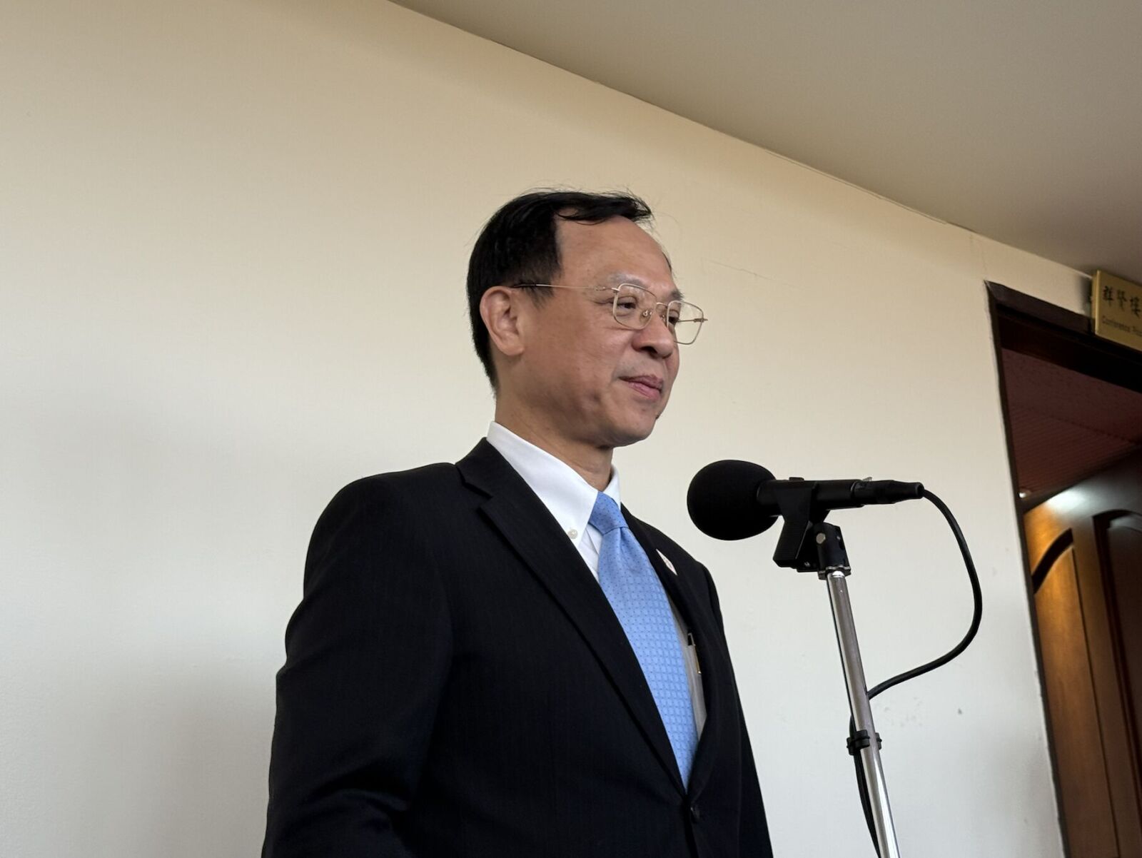 毒化粧品風暴越滾越大 石崇良：市場加驗蘇丹紅一段時間