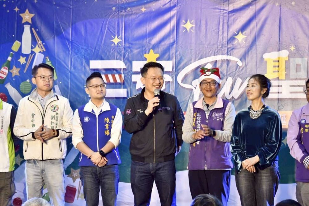 蘇俊賓讚三安社區活動愈發精彩　逾千支廢玻璃瓶聖誕樹好吸睛