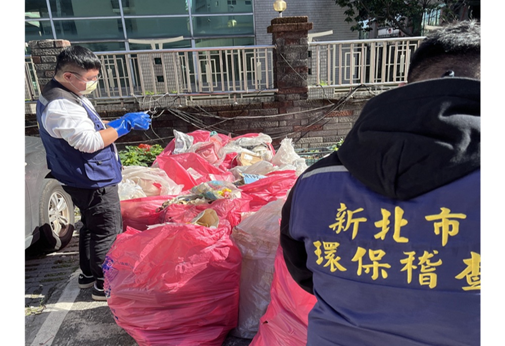 凌晨闖清潔隊丟垃圾　新北環保局破袋查出疑非法清運送辦