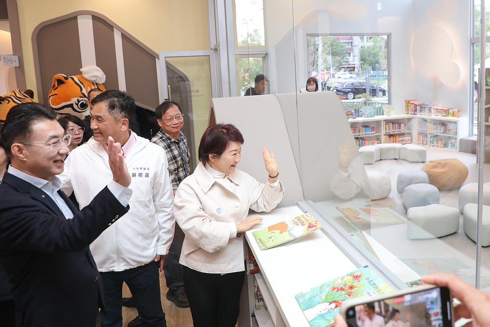 紀念「法界鬼才」　東勢許良宇圖書館成山城最美禮物