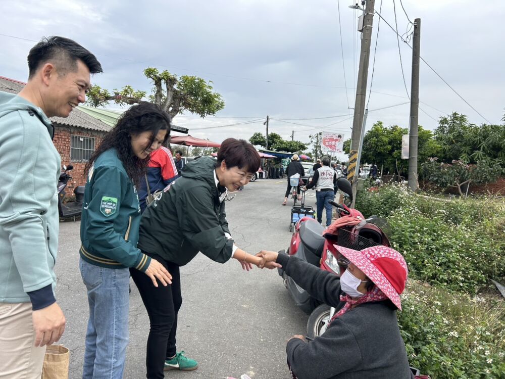 陳亭妃掃街拚台南市長初選　以行動展現「準備好承擔」決心