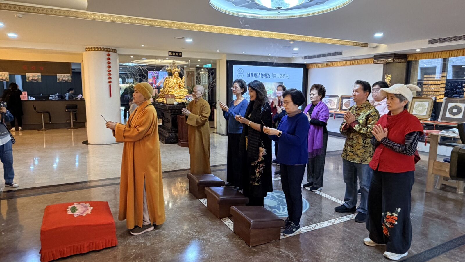 【有影】助力海印道場建寺　華嚴蓮社邀書法名家揮毫義賣、品茗為社會注入正能量