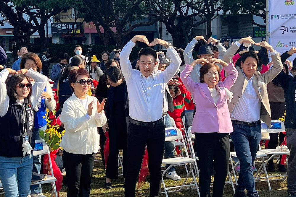 盧秀燕合體江啟臣走春拜年　楊瓊瓔「急轉彎」也跟著走