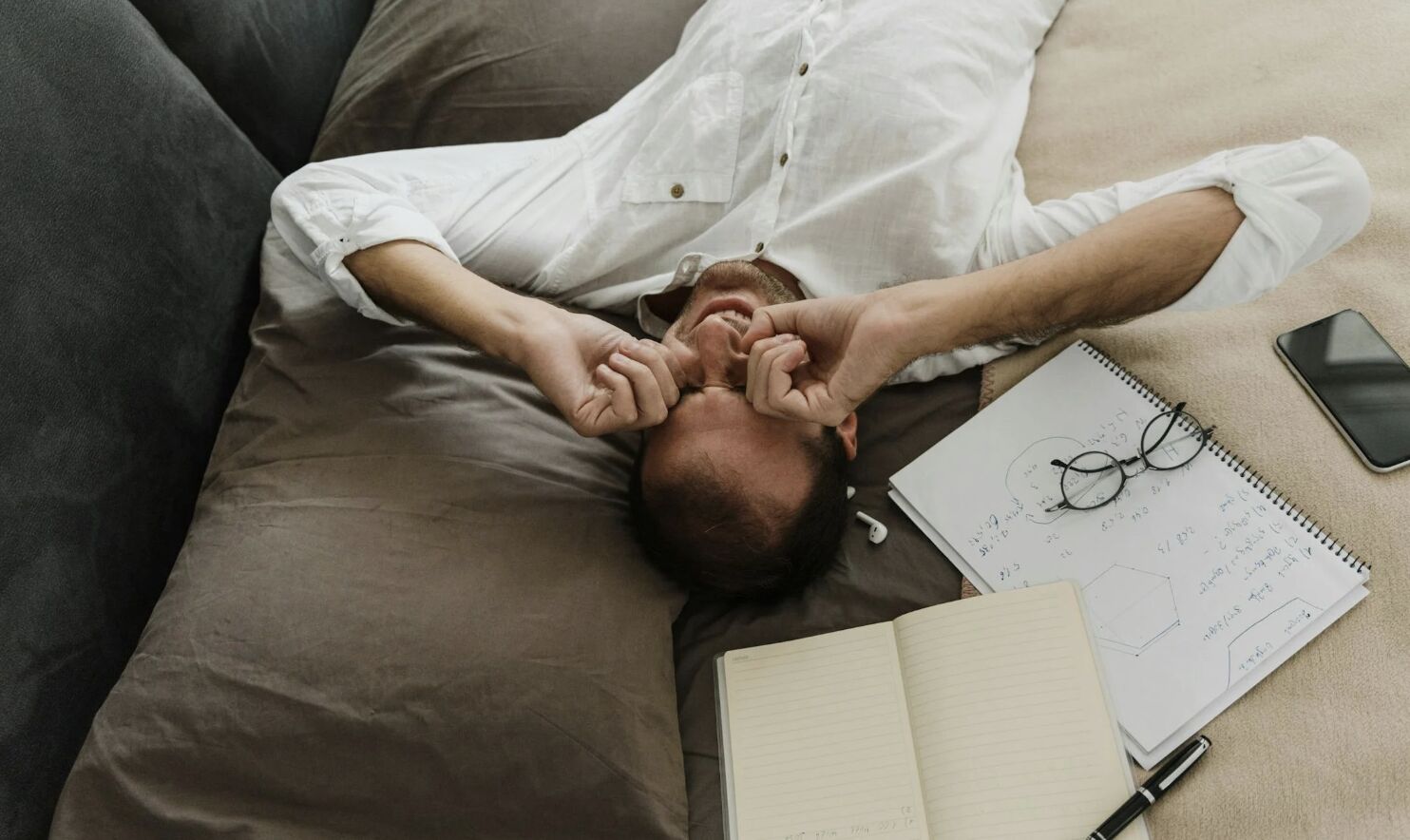 眼睛好紅好痛、一直流眼淚 過年發病高峰！二類「乾眼症」治療大不同