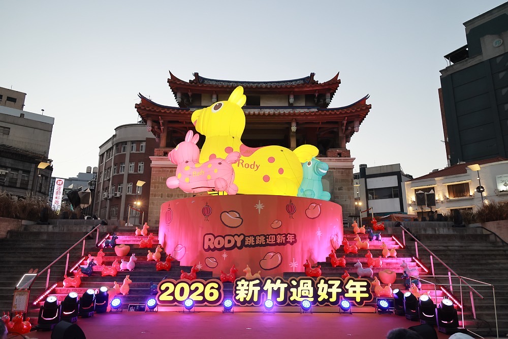 Rody主燈效應發酵成城市話題　高虹安發放元宵提燈人潮綿延數百公尺