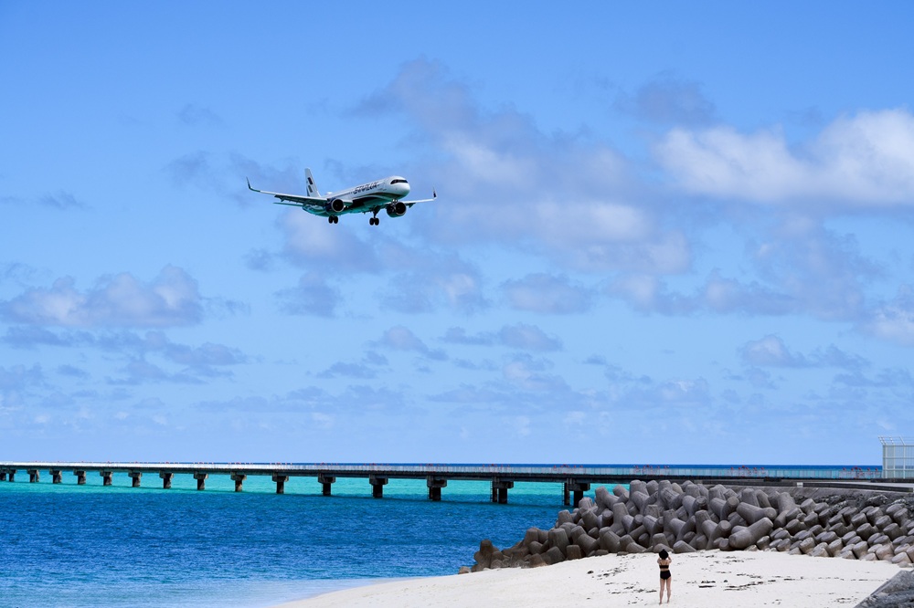 辦攝影展捕捉飛航與海色交織之美　為世界棒球經典賽打造空中應援團