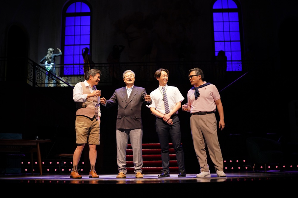 為舞台劇明星養老院拼了　方文琳王偉忠打匹克球練體力