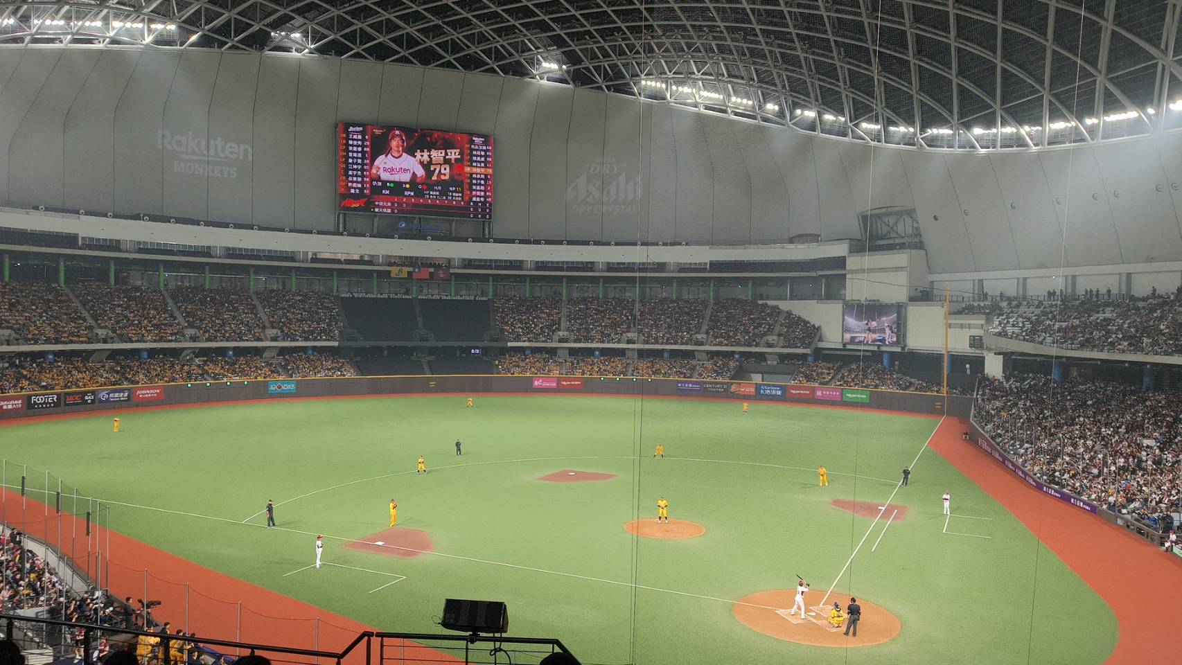 【老邦好政】職棒 37 年數位全壘打：AI 數據與智慧場館　引爆台式「紅不讓經濟學」