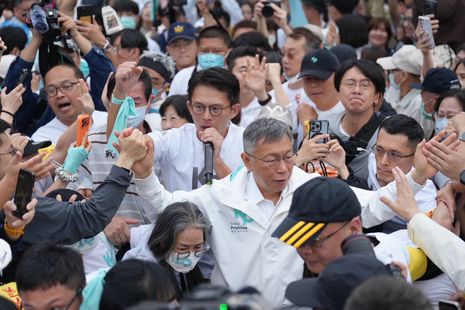 學者看民眾黨凱道動員　指柯文哲正進行「充電滿血」的政治儀式