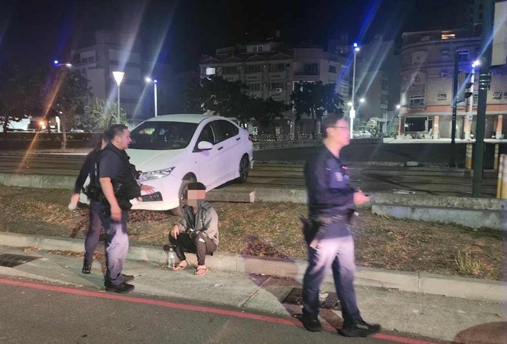 轎車卡輕軌　38歲男唾液快篩檢測陽性涉毒駕