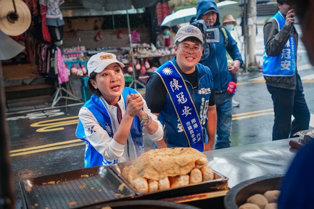 力讚「最強戰力」冒雨挺陳冠安　柯志恩：認真的年輕人一定要當選