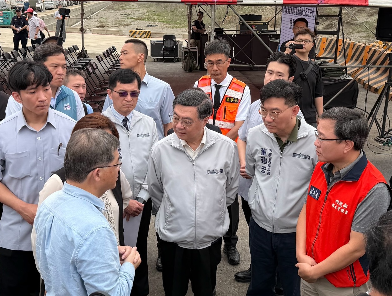 跨部會去化土方　卓榮泰、董建宏視察彰濱暫置場5月啟用