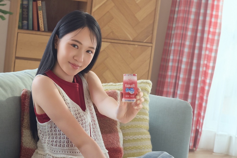 全新包裝驚艷亮相　金馬影后林品彤首度代言新養樂多