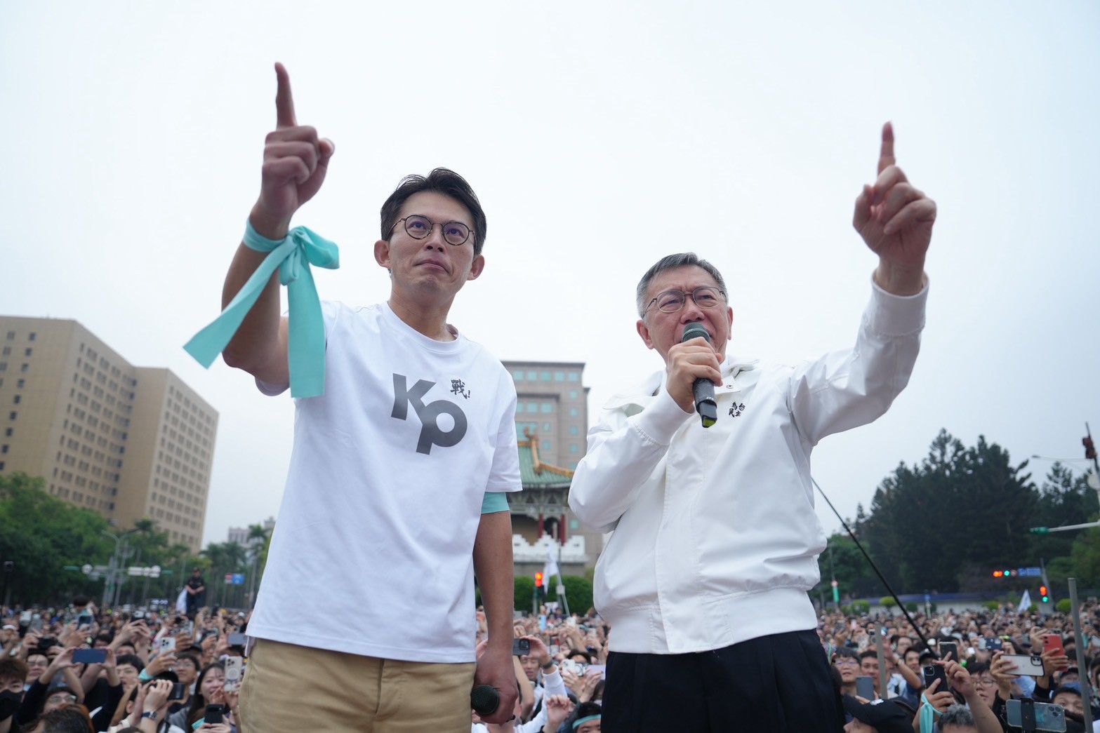 藍白新北納手機民調2028有望複製　學者點出民眾黨1大問題難抗衡盧蔣