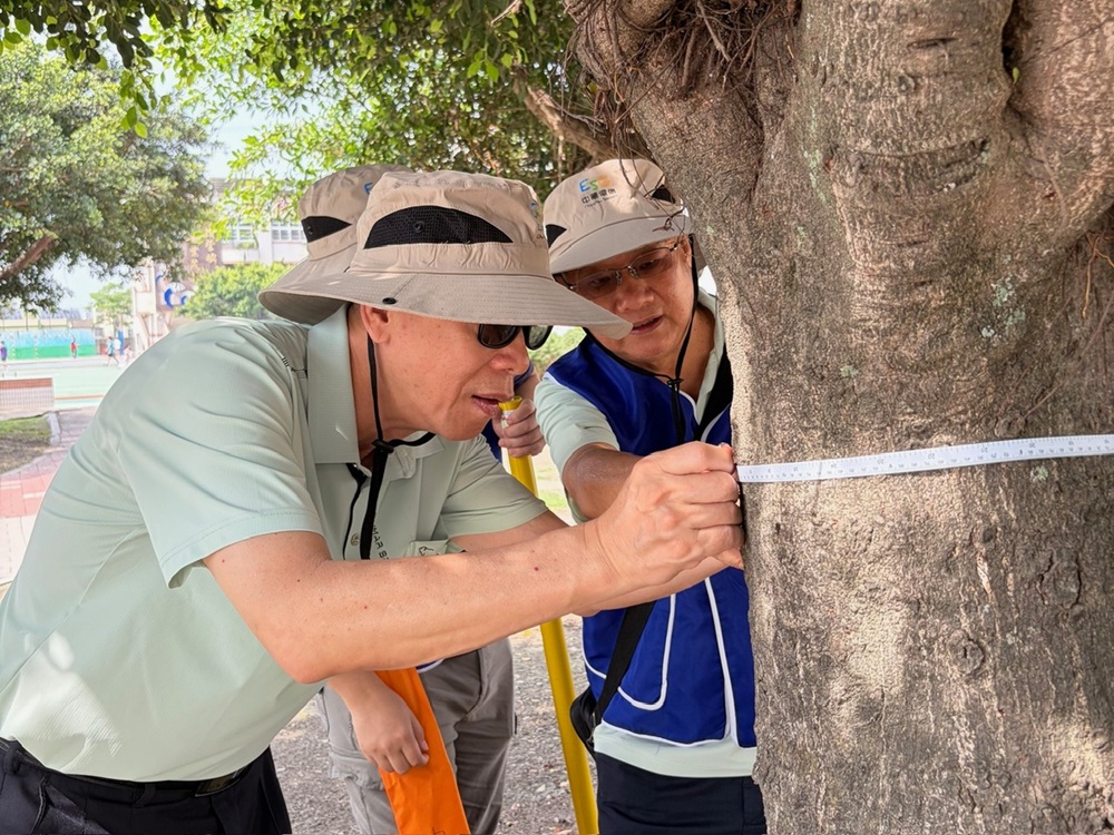 中華電信攜手彰化管嶼國小　啟動偏鄉樹木碳匯量測