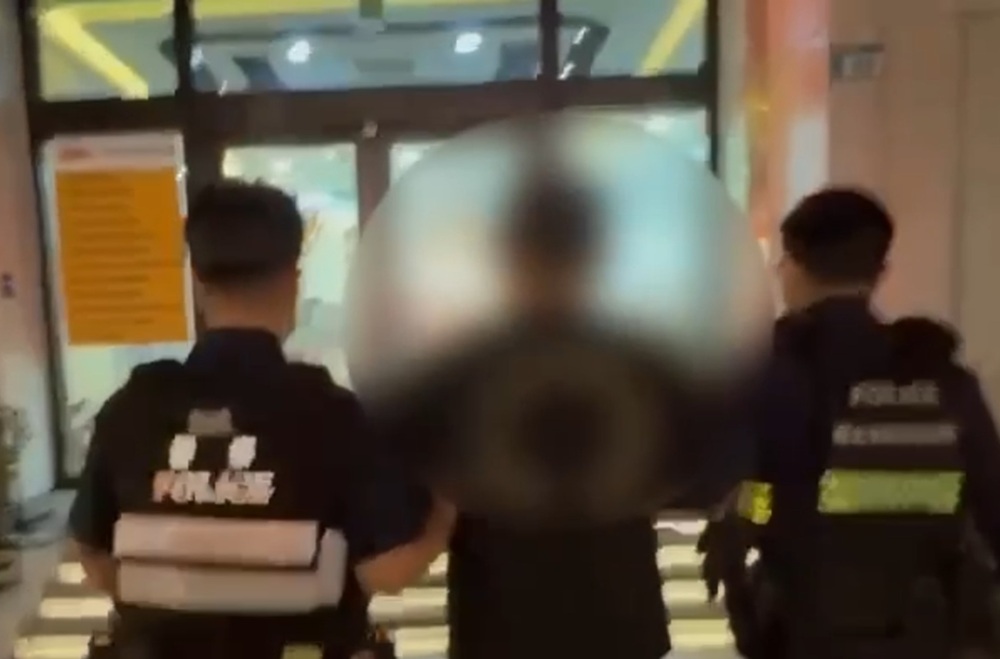 捷運站嚼口香糖　51歲男不聽勸還揮拳打保全員