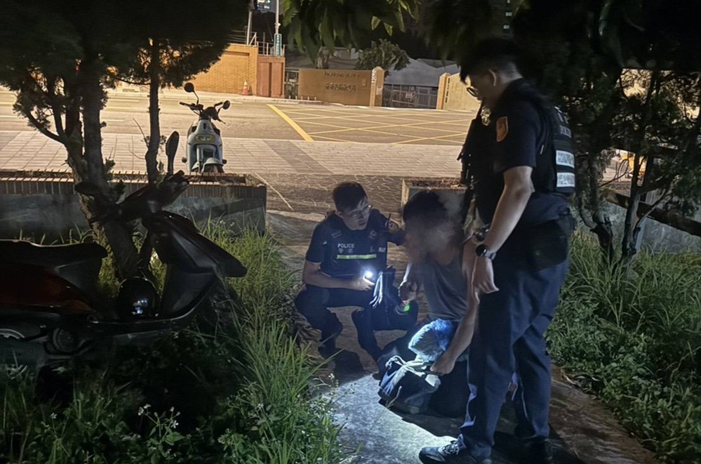 偷了車藏草叢　警守株待兔逮36歲涉竊男子