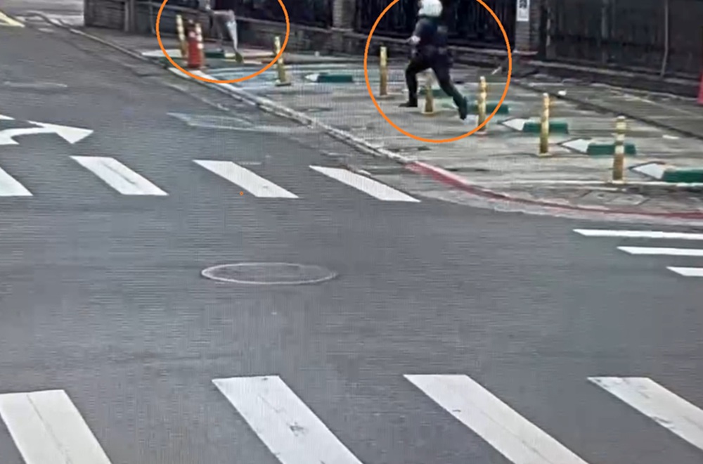 街頭狂奔　失聯移工心虛棄車竄巷弄警猛追逮人