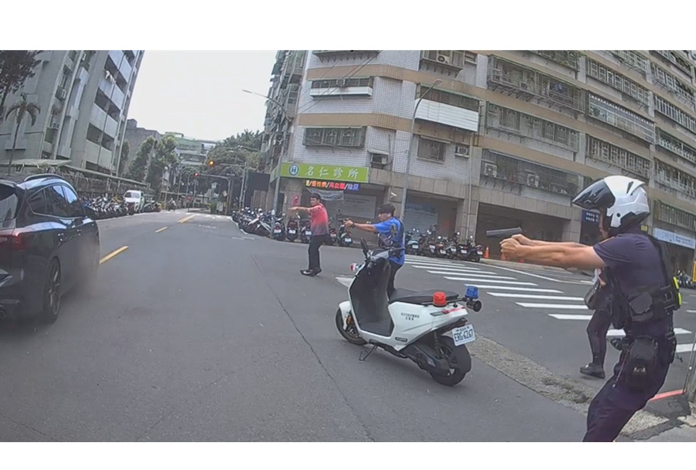 上門查緝毒品　34歲男開車衝撞員警竄逃警開16槍逮人