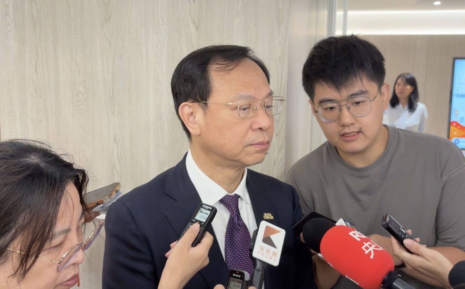懲戒「狼醫」不再地方作主 石崇良：將討論一致標準、調查期間禁看診