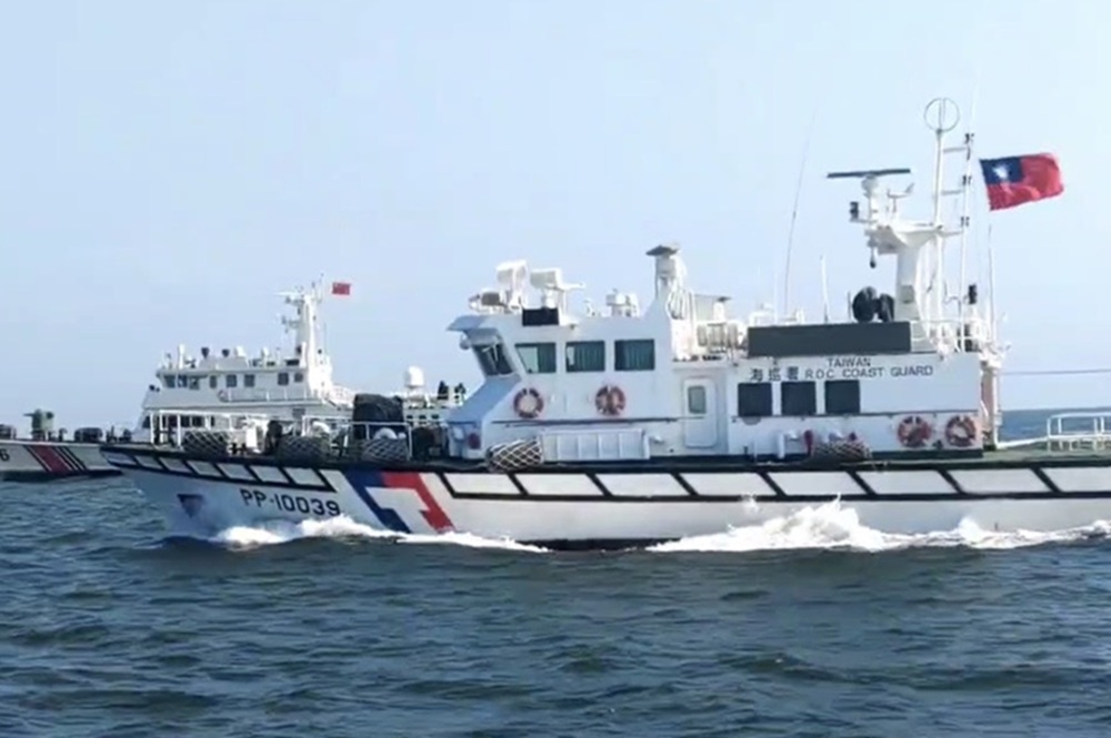 海巡艇嚴密監控強勢驅離　中國海警假借執法巡查再度侵擾金門