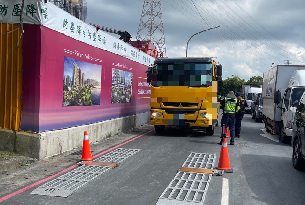 活動地磅精準出擊　新北中和警已取締各類大型車輛違規2351件