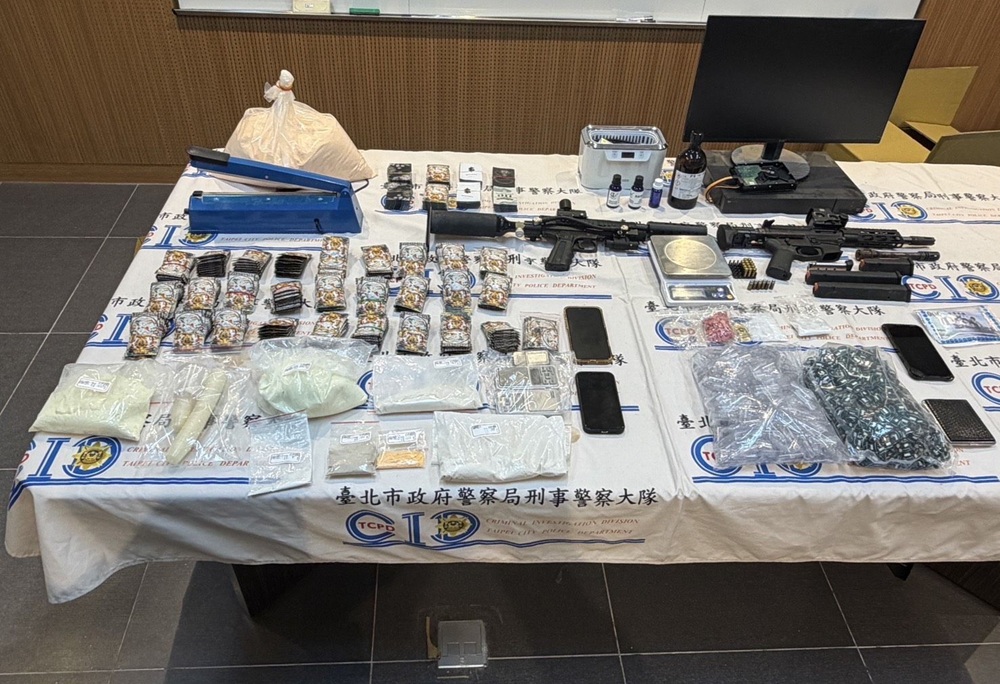 緝毒溯源查到槍　兩男涉販毒擁改造衝鋒槍自保