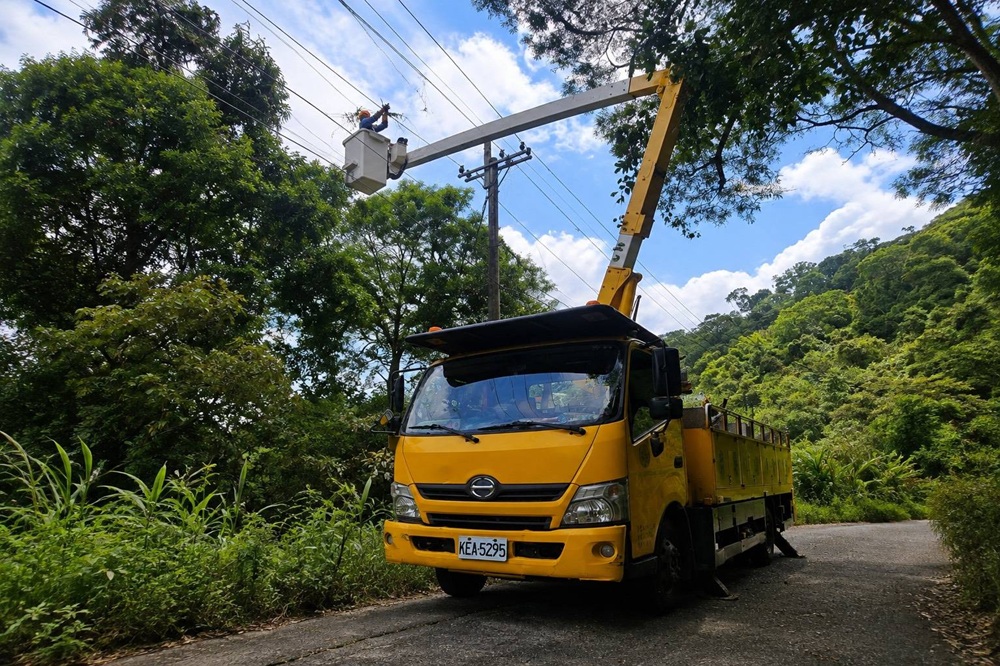 沙德爾颱風逐漸逼近　台電宜蘭區處動員修剪樹枝維護設備