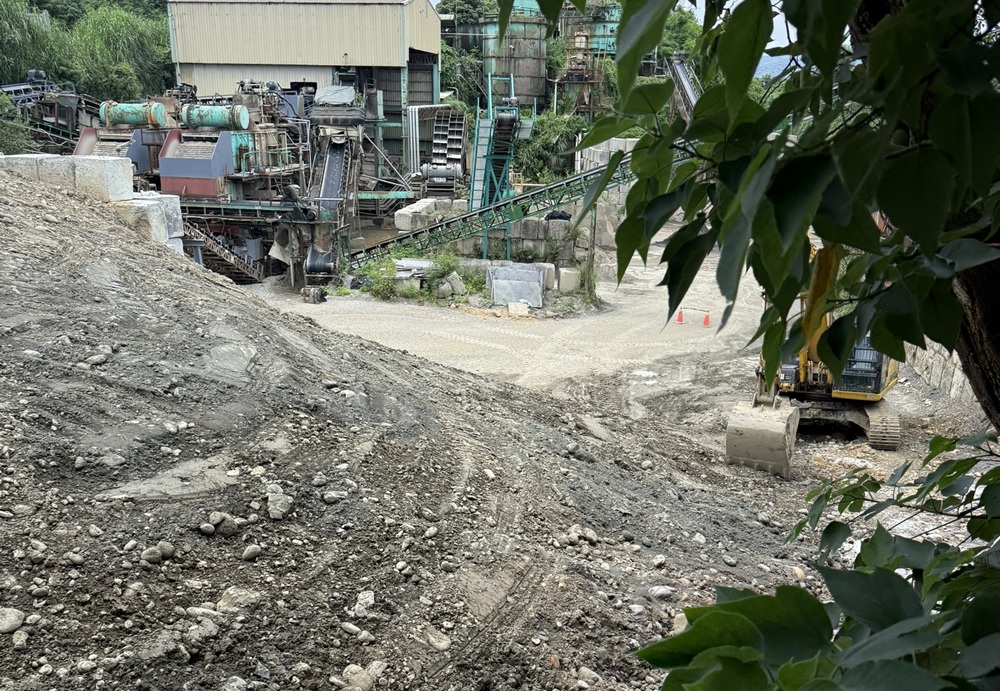 非法棄置數千噸廢土　刑事局查獲環保蟑螂集團逮17人