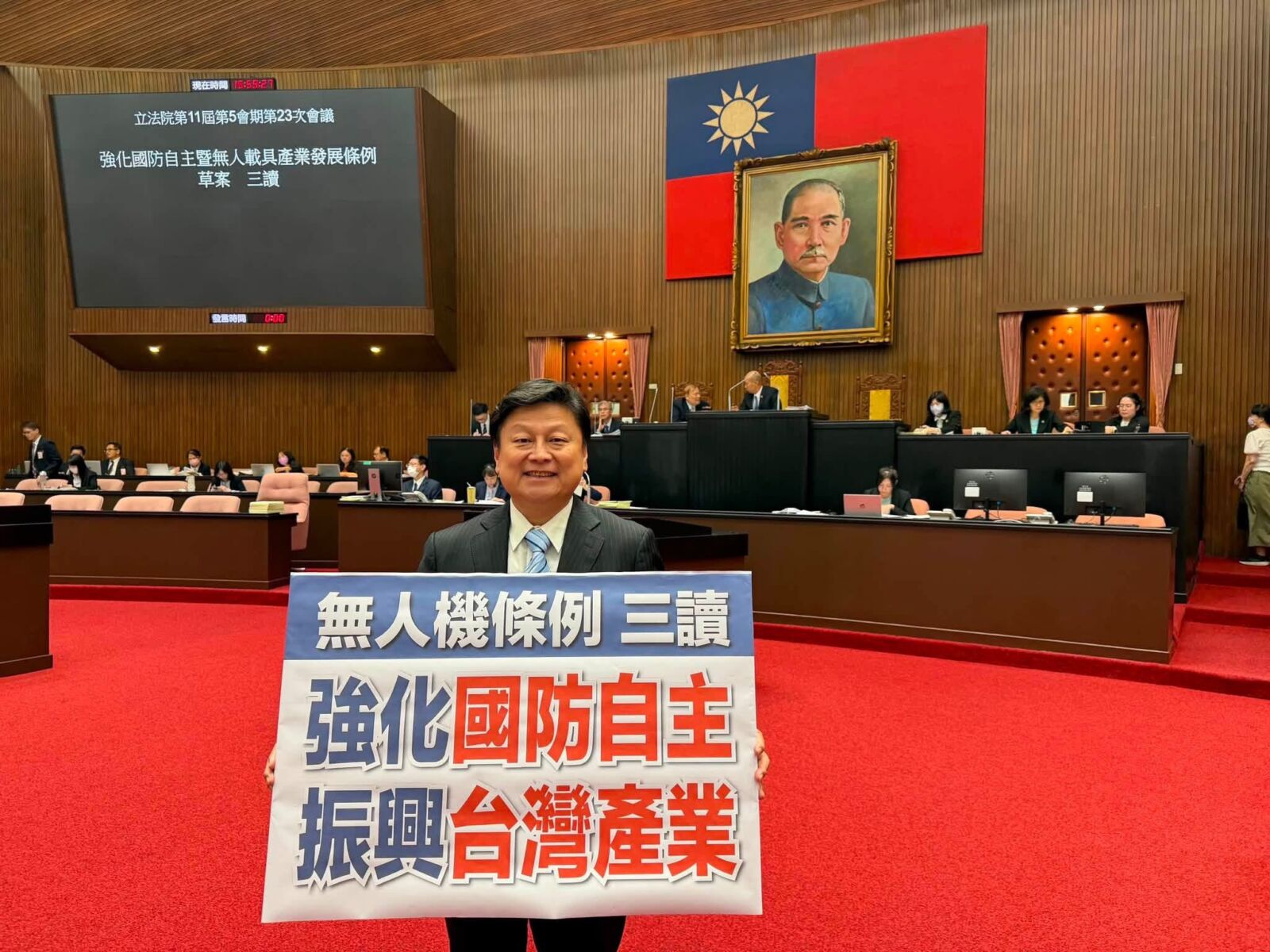 行政院擬副署無人載具條例　傅崐萁盼打造第二座護國神山