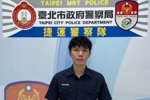 捷運集章途中遺失心愛日系玩偶  捷警調閱監視器影像還原動線  順利尋回