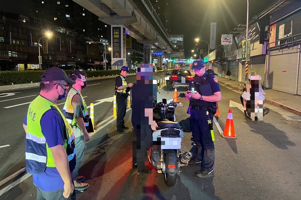 嚴查改裝排氣管及交通違規　新北中和警守護夜間安全