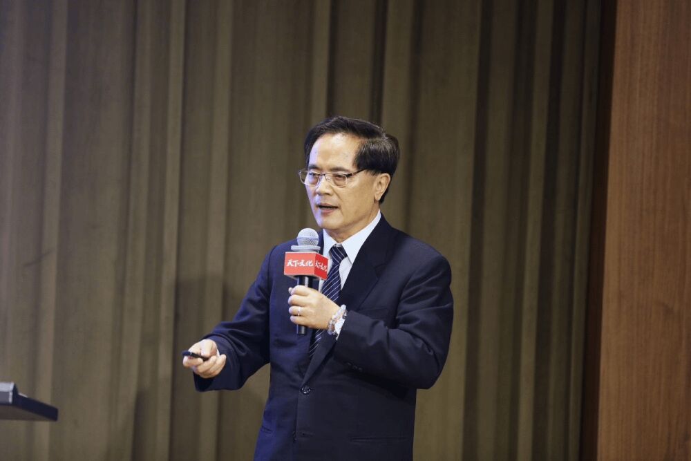 《超仁》新書發表　林欣榮：真正韌性是風雨中慈濟醫院和民眾站一起